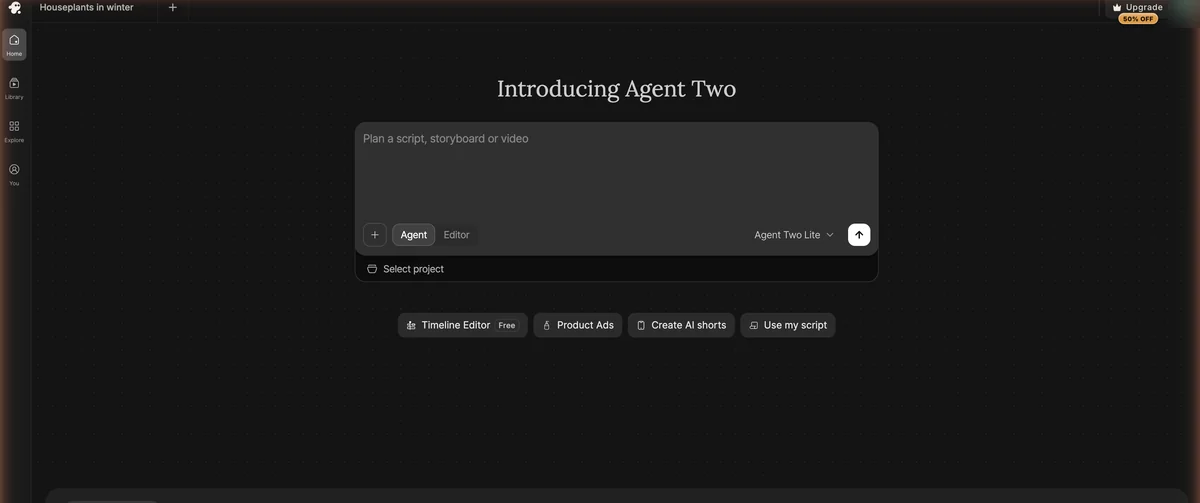 Pantalla principal de Agent Two de InVideo con el cuadro de prompt y los atajos de Timeline Editor, Product Ads, AI shorts y Use my script